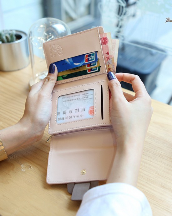 Prettyzys' Korean-style short women's wallet, a cute, fresh, and simple wallet with a stylish personality. Prettyzys' Korean-style short women's wallet, a cute, fresh, and simple wallet with a stylish personality.