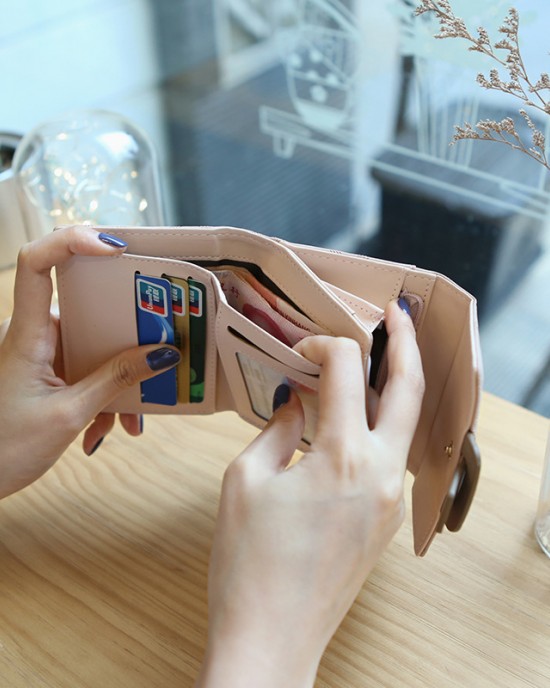 Prettyzys' Korean-style short women's wallet, a cute, fresh, and simple wallet with a stylish personality. Prettyzys' Korean-style short women's wallet, a cute, fresh, and simple wallet with a stylish personality.