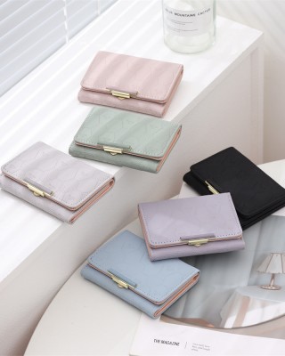 2025 new women's short wallet, Japanese and Korean style, three-fold, cute, fresh, simple student coin purse, in stock.